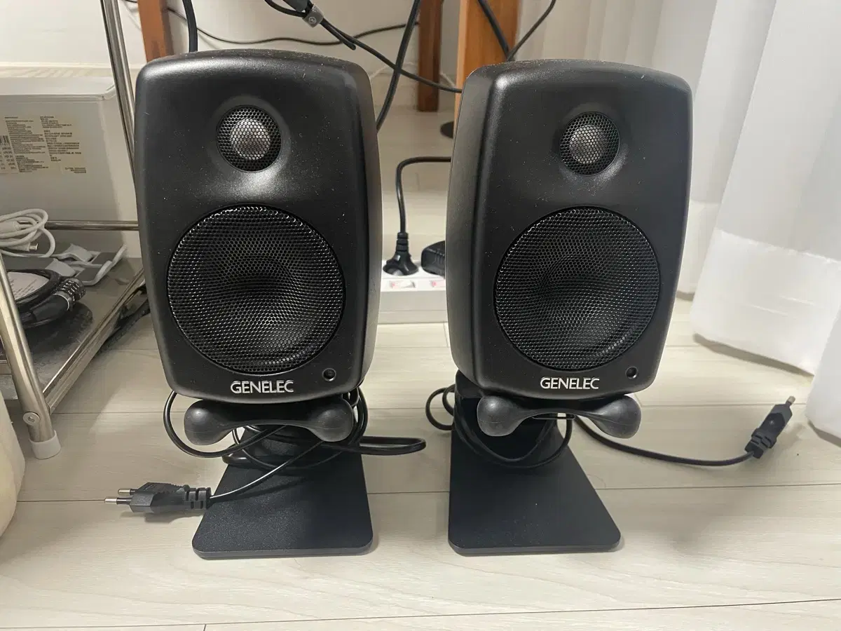 제네렉 genelec g1 블랙 한 조 + 전용거치대 팝니다